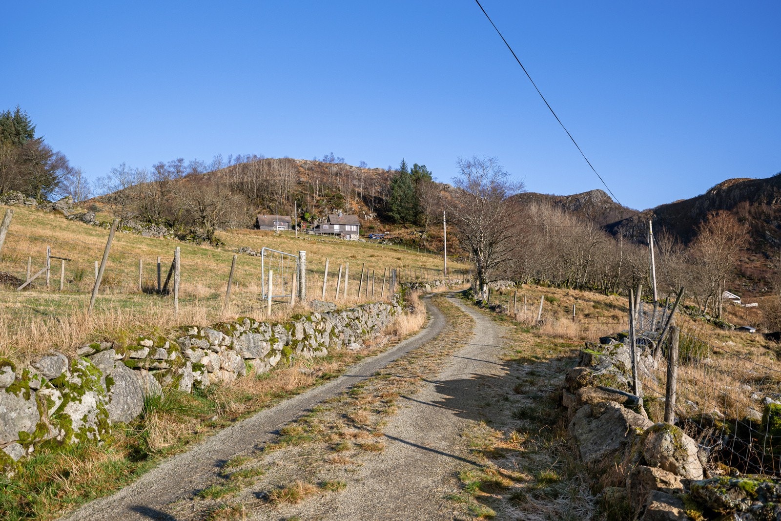 For daglige ærend finner du Coop Prix Oltedal og Rema 1000 Ålgård innen 15-18 minutters kjøretur. Galleribilde