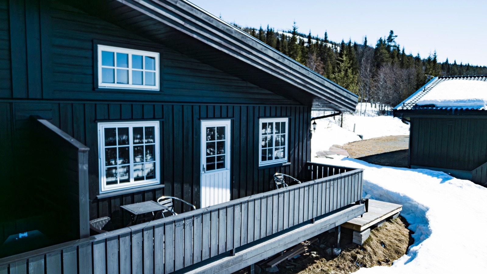 Dør ut fra stue til terrasse på 11,5 m². Galleribilde