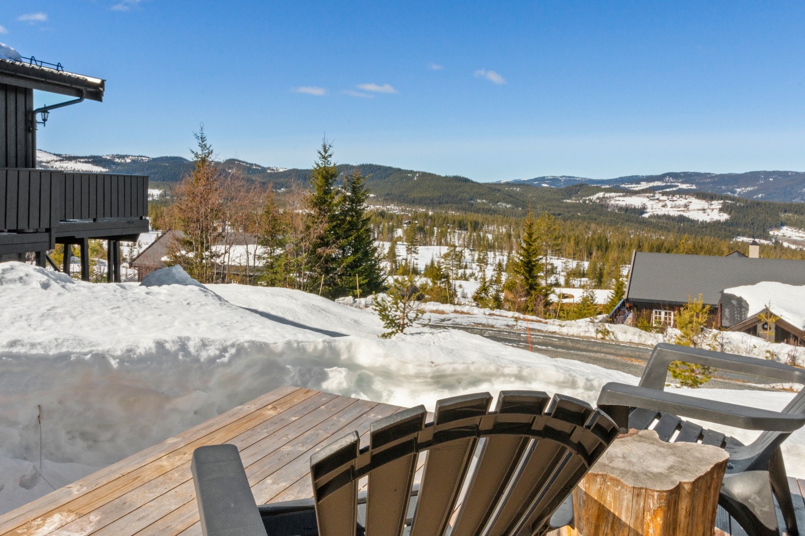 Her kan man sitte og nyte fjelltilværelsen. Galleribilde