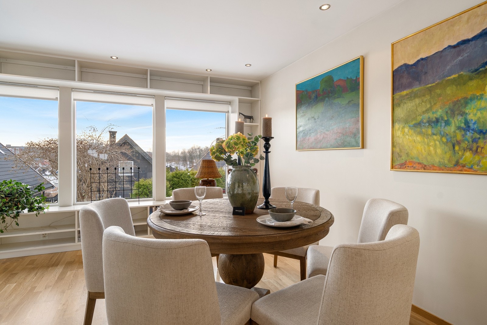 Her kan man dekke til hyggelige lag for familie og venner Galleribilde