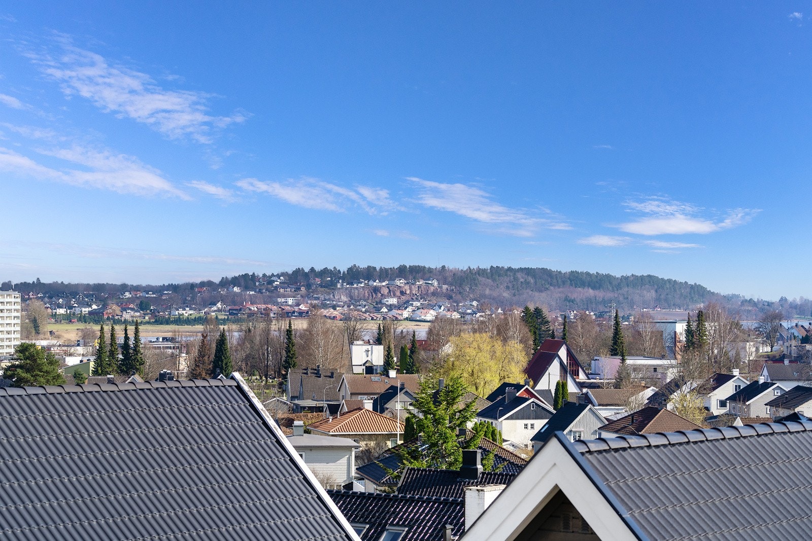 Høyt og fritt beliggende med fin utsikt Galleribilde