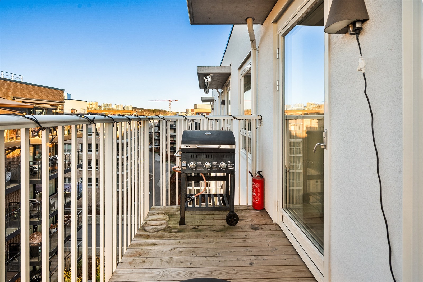 Utsikt fra balkongen mot Vollebekk Torg. Galleribilde