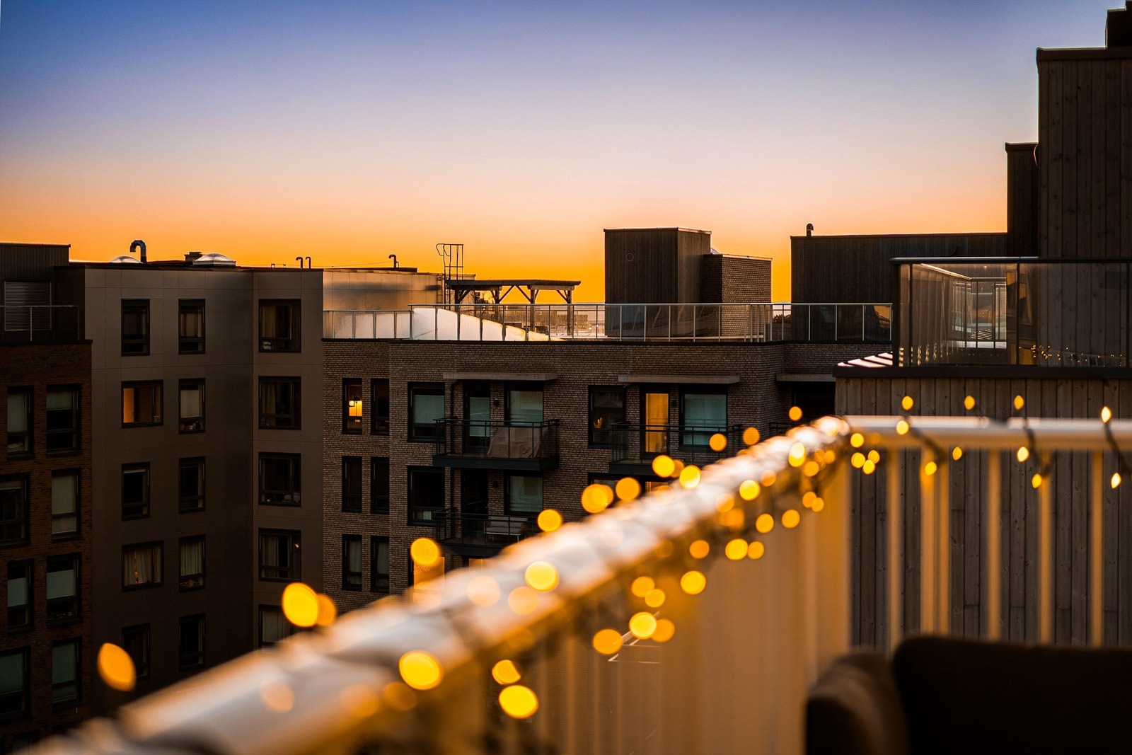 Leiligheten har en fin intern beliggenhet i 6.etasje og har balkong og stue vendt mot Humlas hyggelige bakgård. Galleribilde