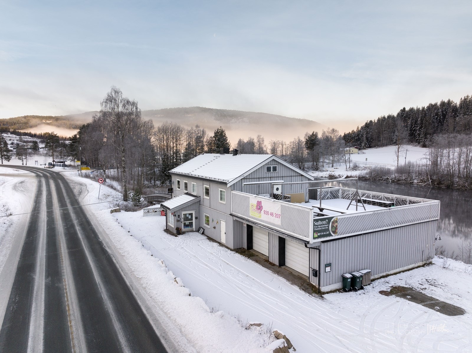 To garasjer som del av bygningens 1. etasje. Galleribilde