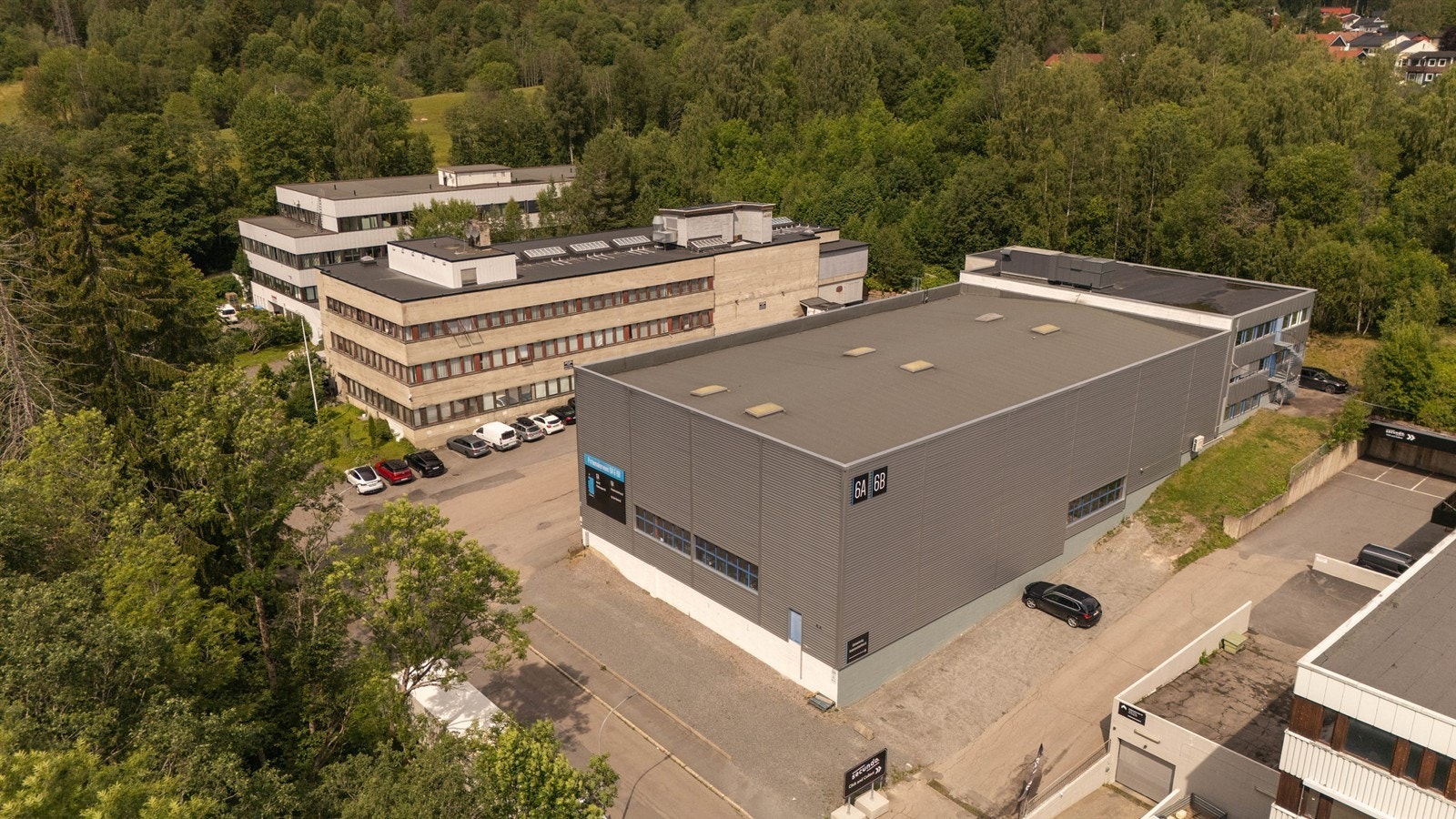 Eiendommen ligger fint til i blindvei Galleribilde