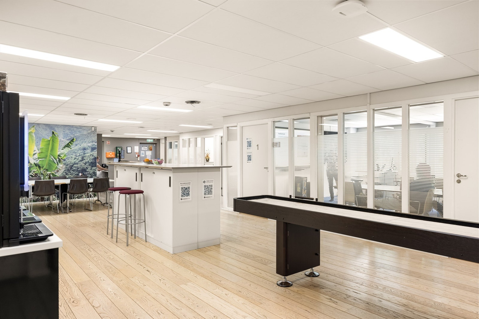 Lokalet fremstår som velholdt med god standard. LED lys i himling gir meget god belysning Galleribilde