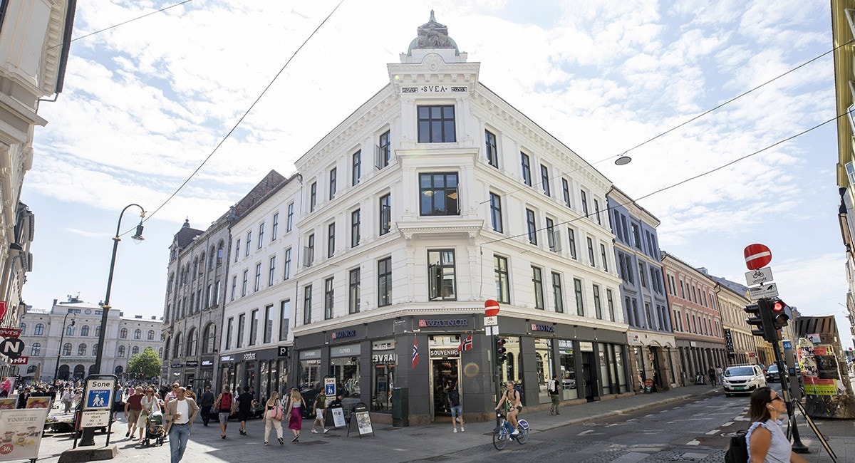 Karl Johans gate 6 ligger ett minutts gange fra Jernbanetorget og Oslo S Galleribilde