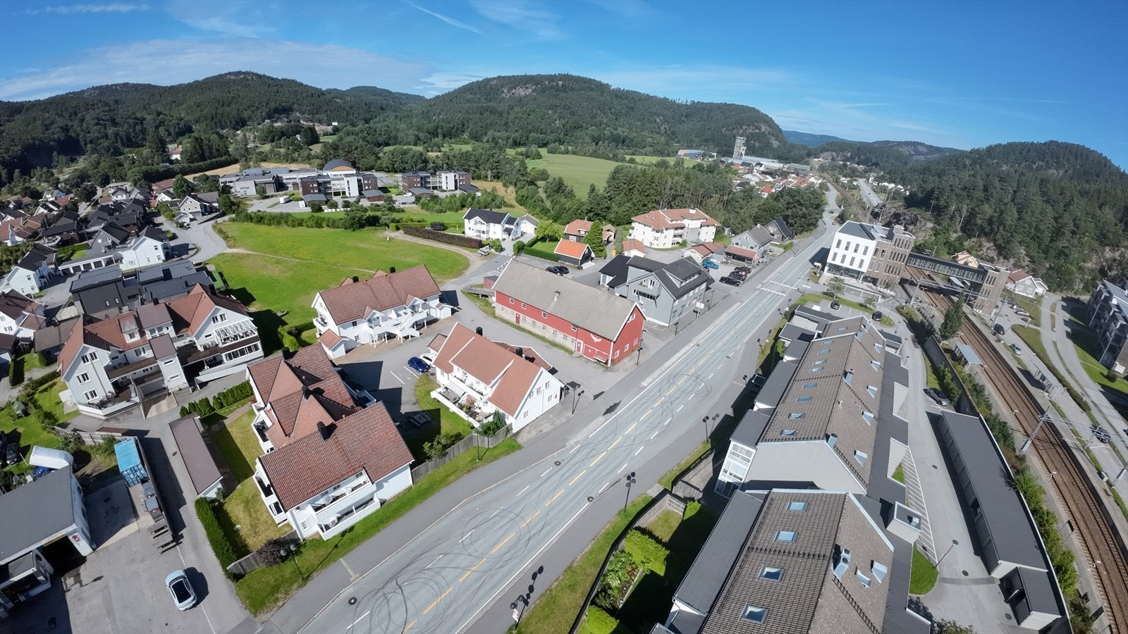 Eiendomsmegler Norge Næring har gleden av å presentere for salg en utleie og utviklings eiendom midt i Nodeland sentrum..jpg Galleribilde