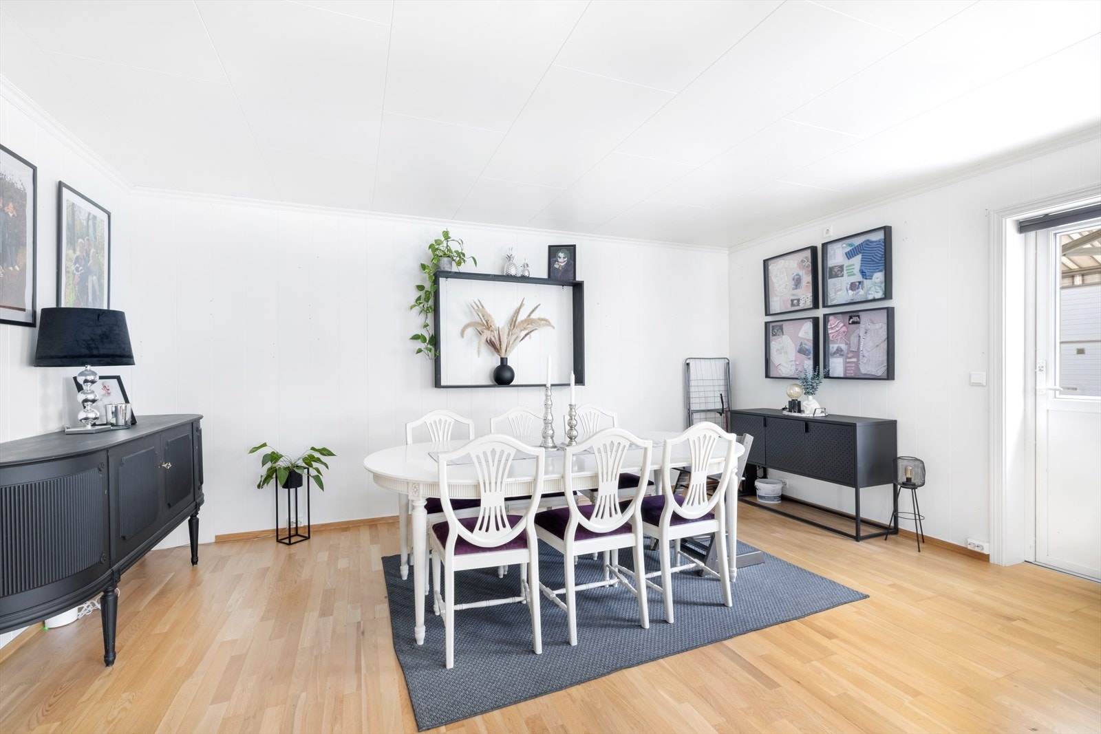 Interiørbilde 4 mannsbolig. Spisestuestue. Galleribilde