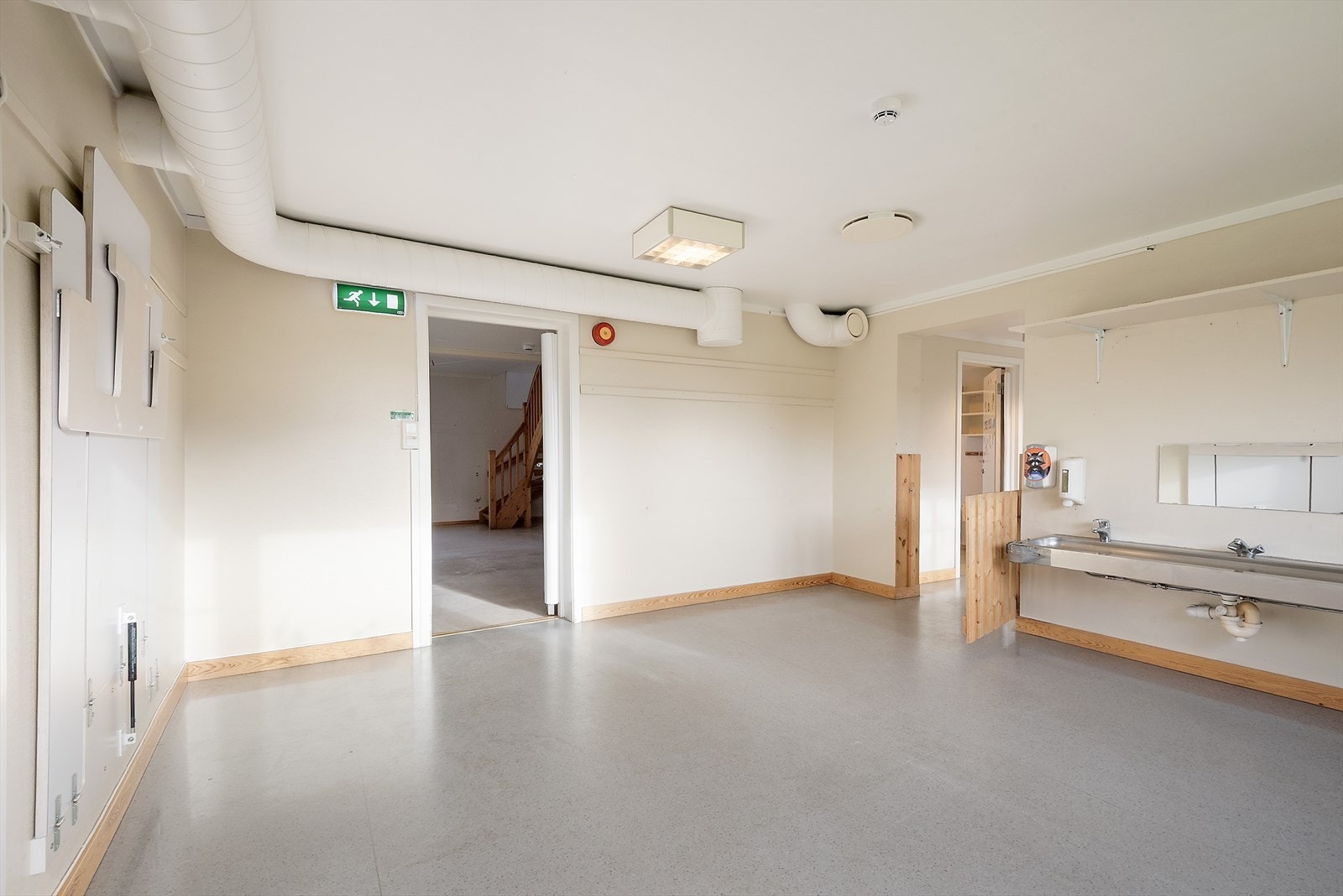 Lekerom med adkomst til trappegang i 1. etasje. Galleribilde