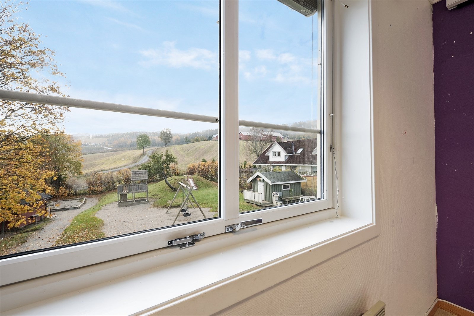 Utsyn mot lekeplassen. Galleribilde