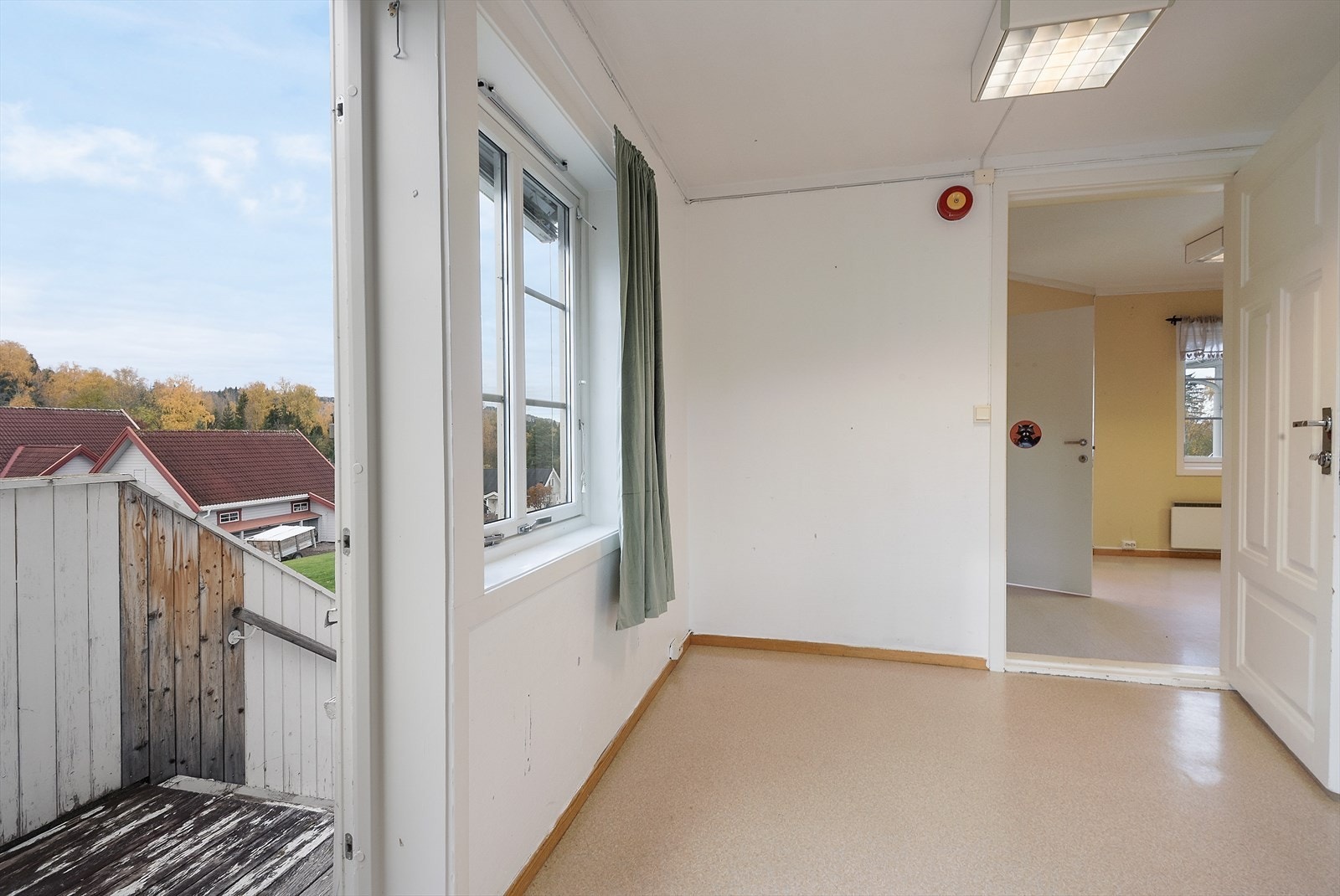 Hvilerom i 2. etasje med utgang ut til trapp. Galleribilde