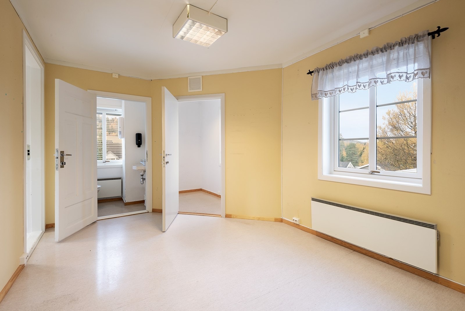 Gang 2. etasje med adkomst til wc og bøttekott. Galleribilde