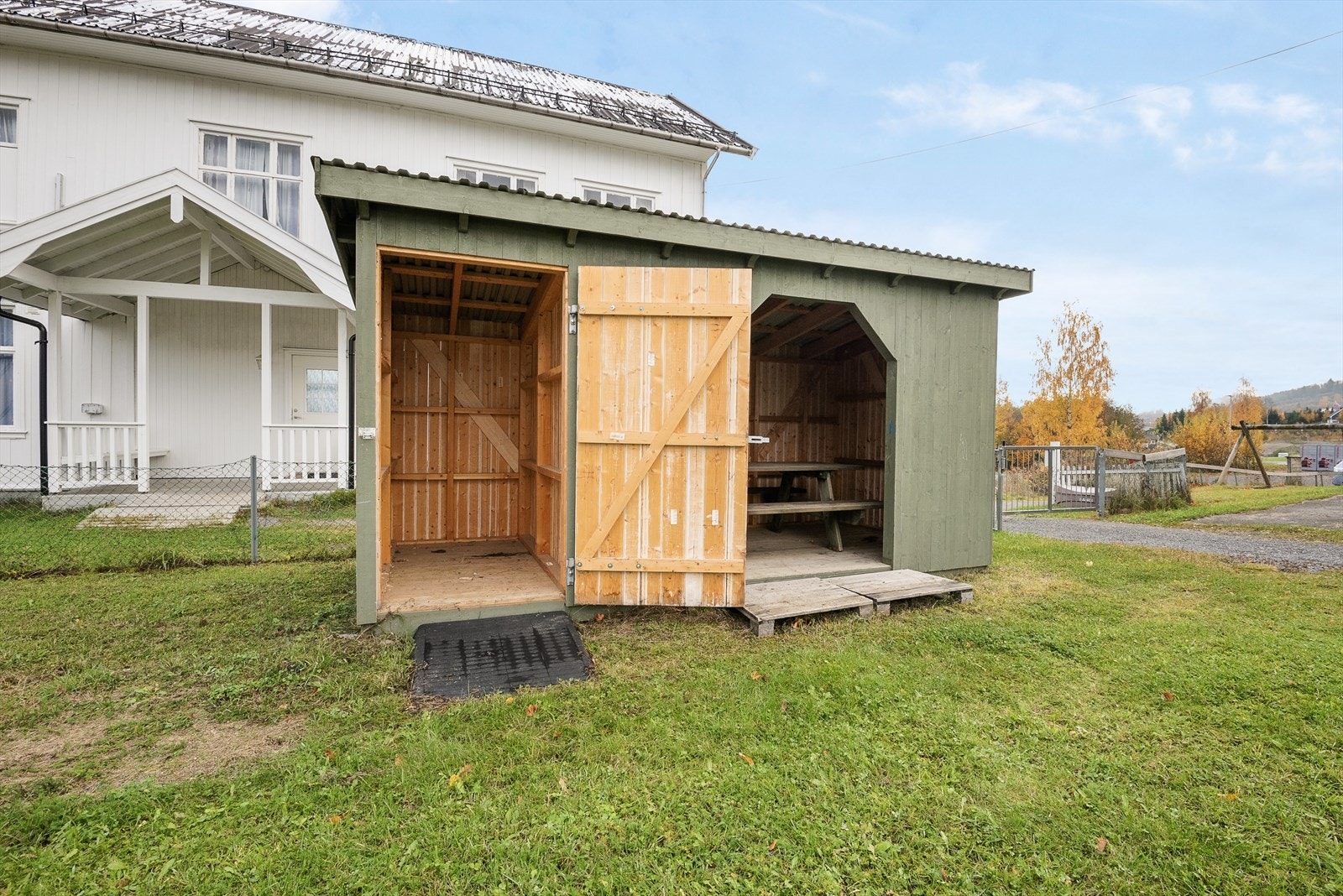 Ly utendørs. Galleribilde