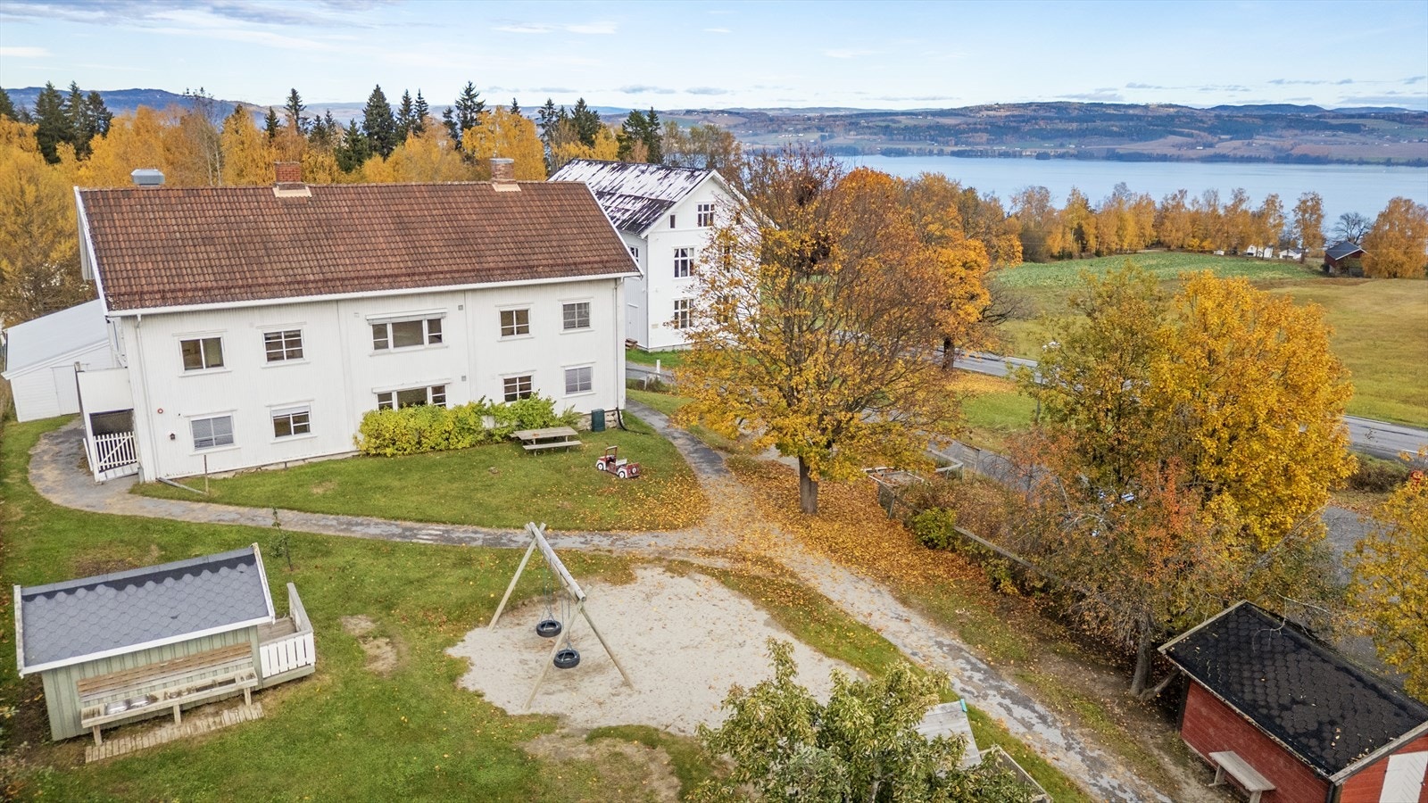 Fine utearealer. Galleribilde