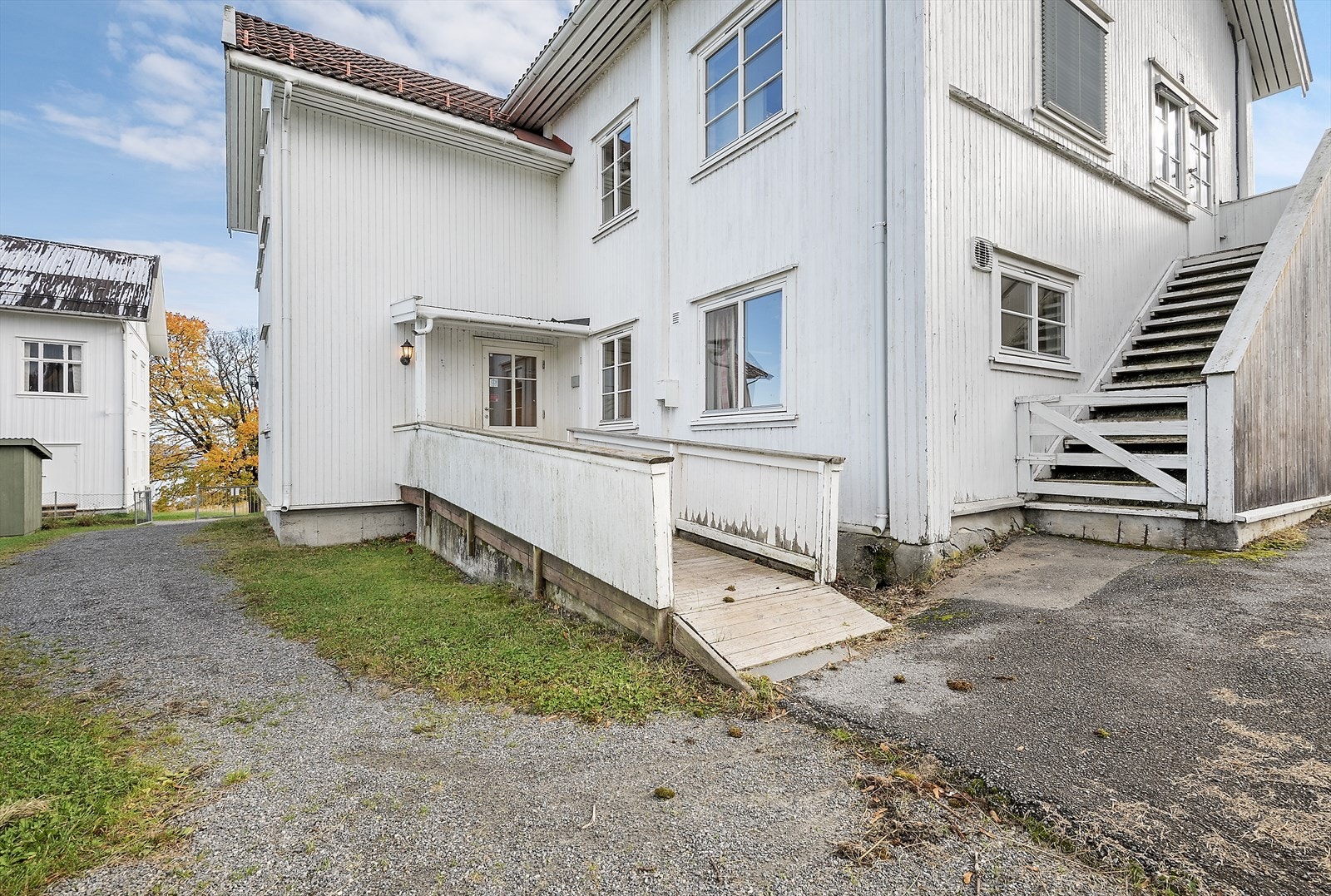 Inngang til både 1. og 2. etasje. Galleribilde