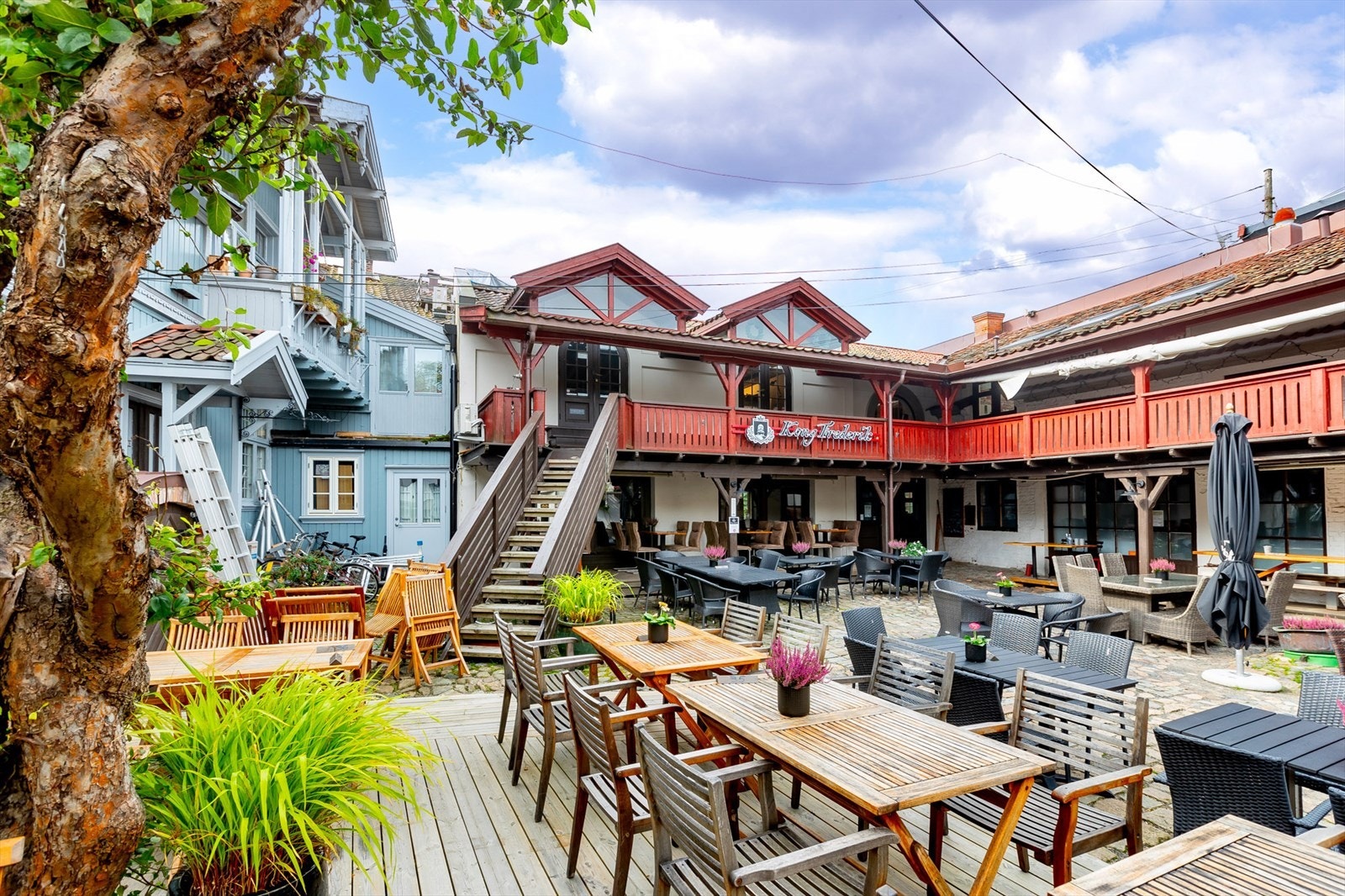 Adkomst fra flott bakgård Galleribilde