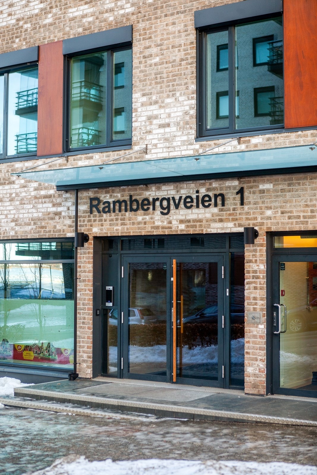 Hovedinngang - kontorfløy Galleribilde