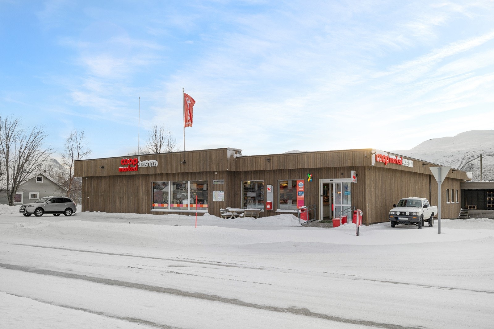 Coop like over gata fra eiendommen Galleribilde