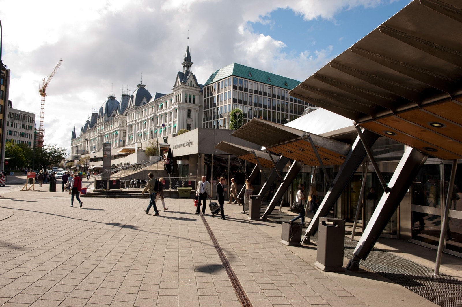 1 minutt til buss, T-bane, trikk og tog Galleribilde