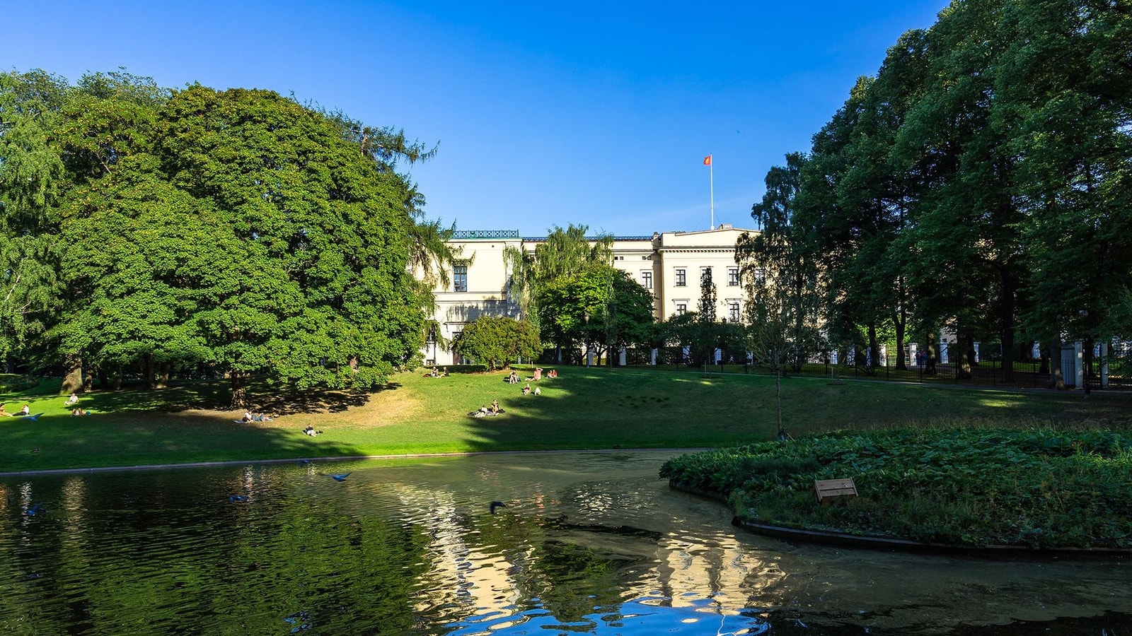 Slottsparken er bare en liten spasertur unna Galleribilde