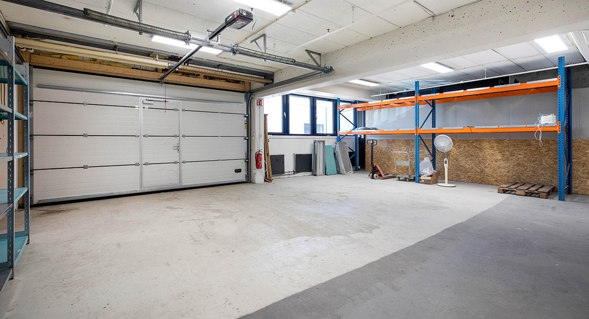 Referansebilde på lager med kjøreport i samme bygg Galleribilde