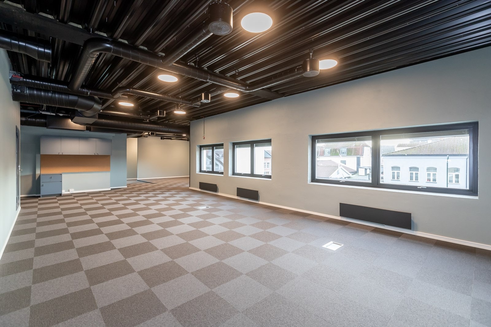 Jernbanegata-Ledig lokale Galleribilde