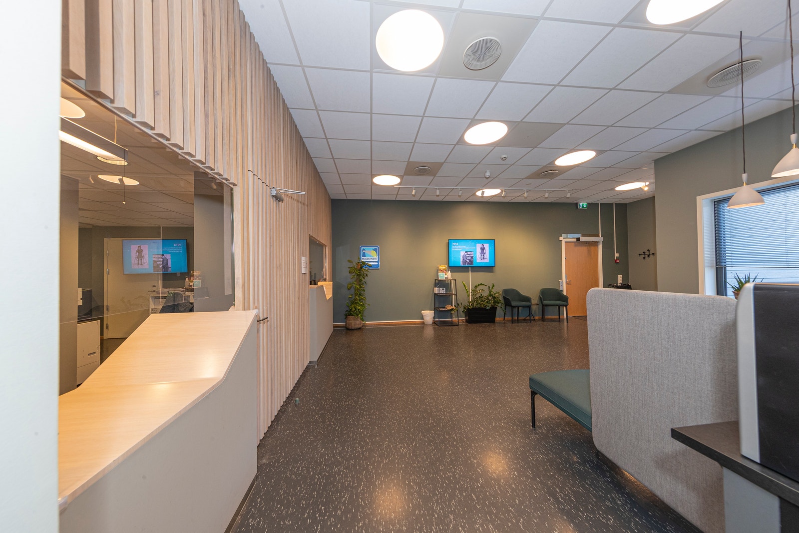 Resepsjonsskranke i mottaksarealet Galleribilde