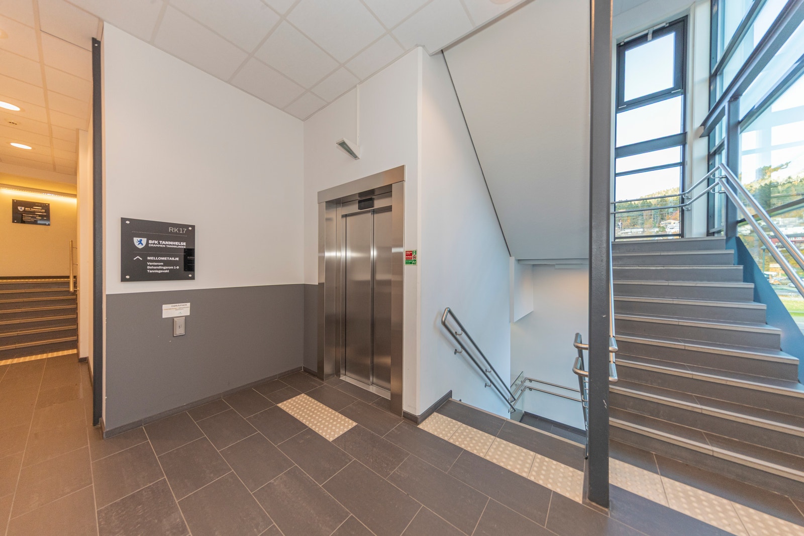 Universell utforming med heis, tilrettelagt for rullestolbrukere m.m. Galleribilde