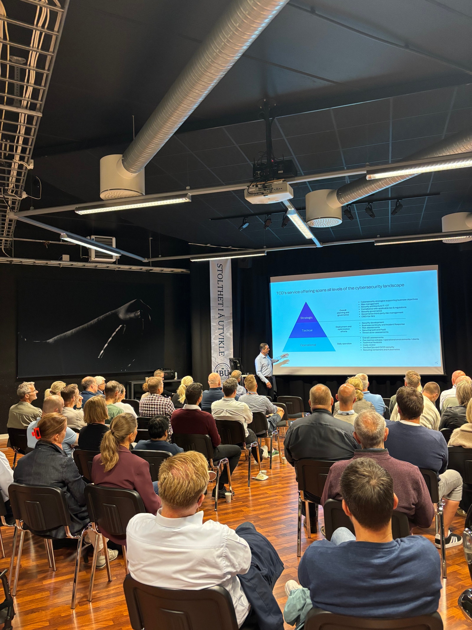 Det arrangeres nettverkssamlinger 4 ganger i året kun for leietakerne i Sørlandet Teknologipark. I tillegg arrangeres Horisont 6 ganger i året. Horisont er åpent for alle og har dagsaktuelle temaer. På høsten hvert år arrangeres det en Bolig- og næringsli Galleribilde