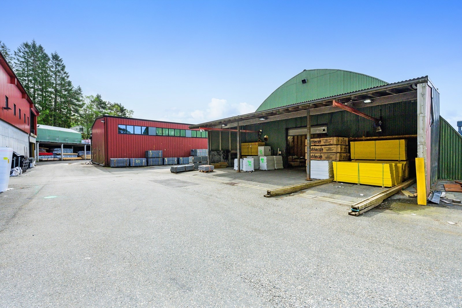 Flere områder med overbygget utelager