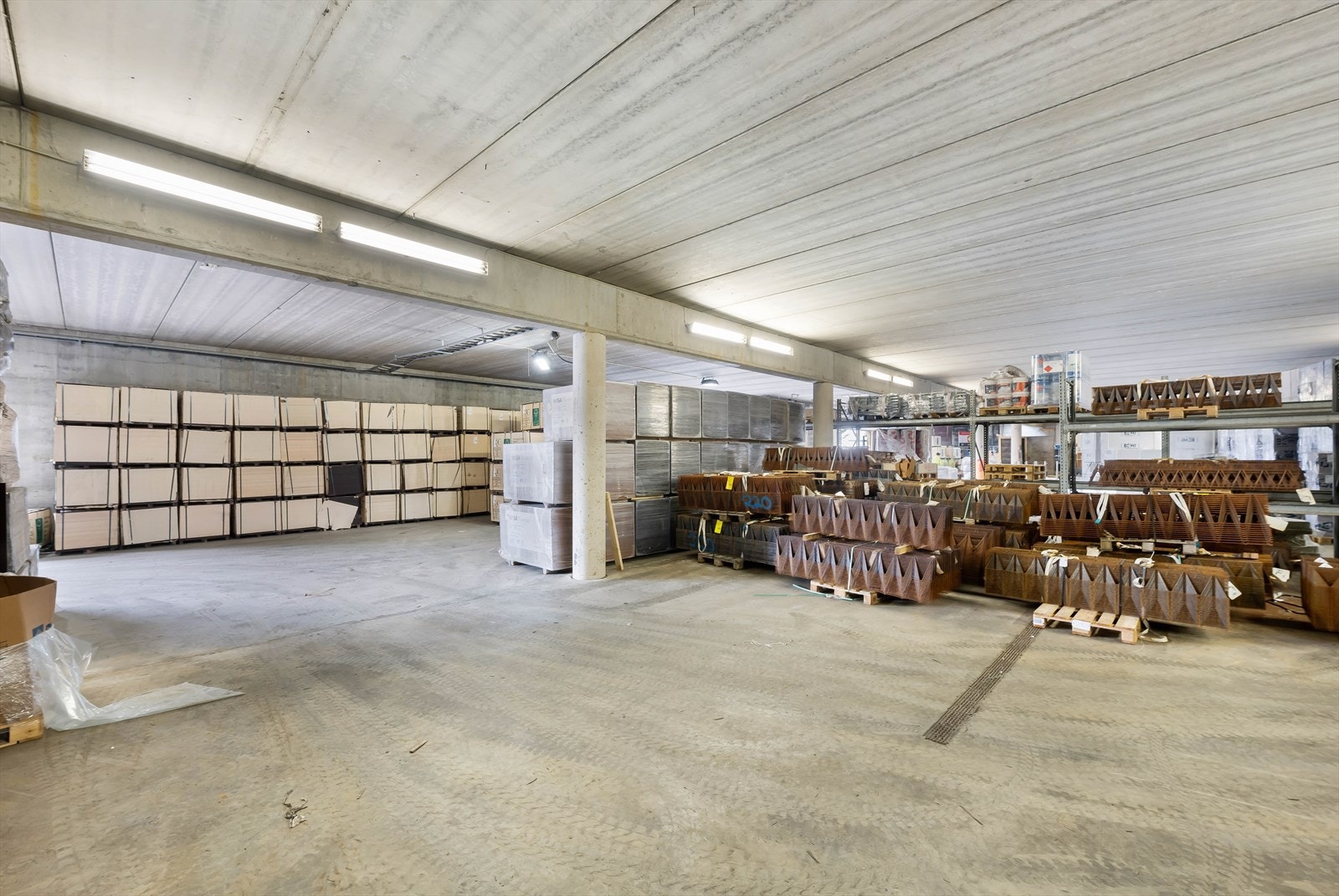 Kaldtlager ca. BTA 950 m² med 4 meter takhøyde.