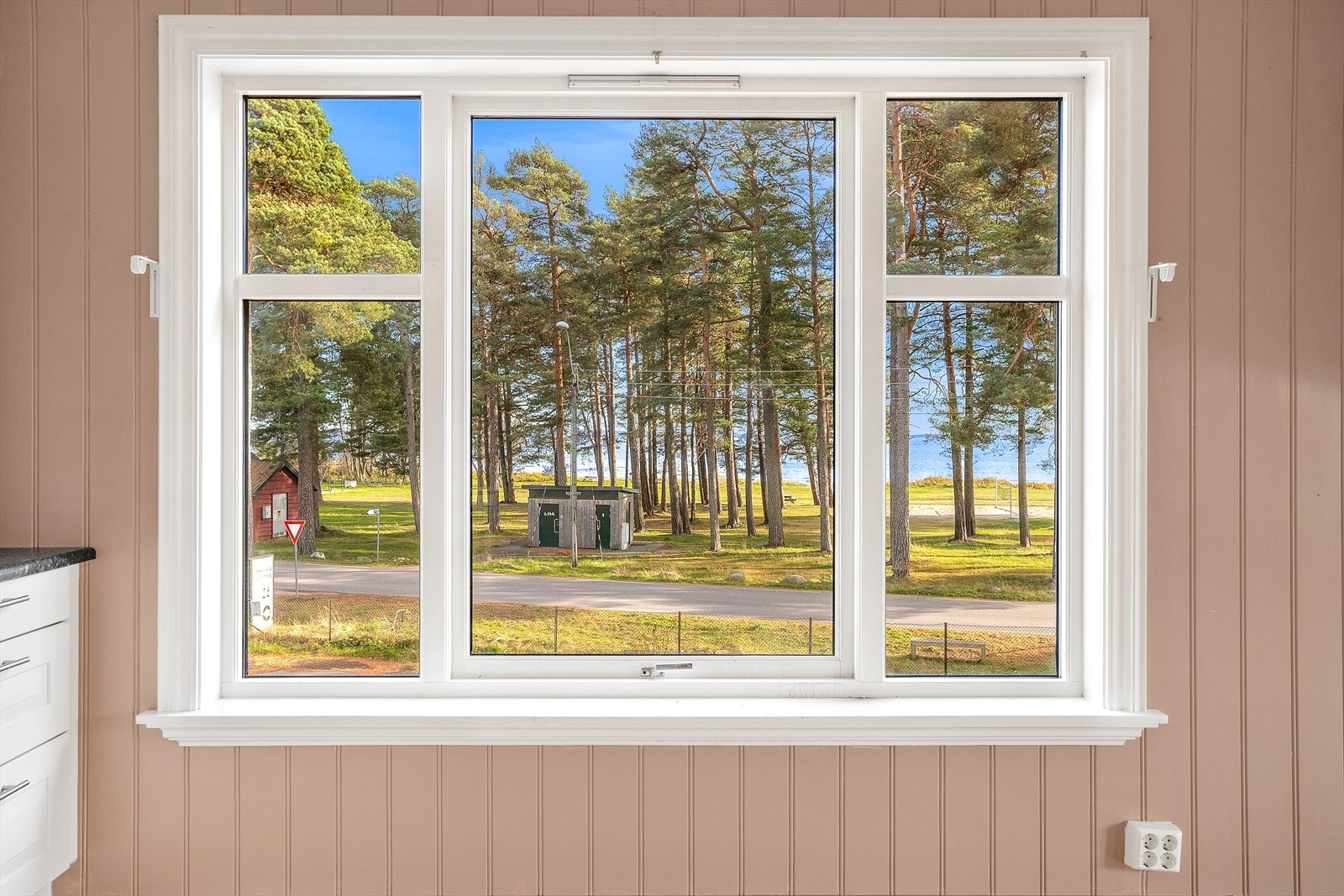 Utsikt fra kjøkkenvinduet Galleribilde