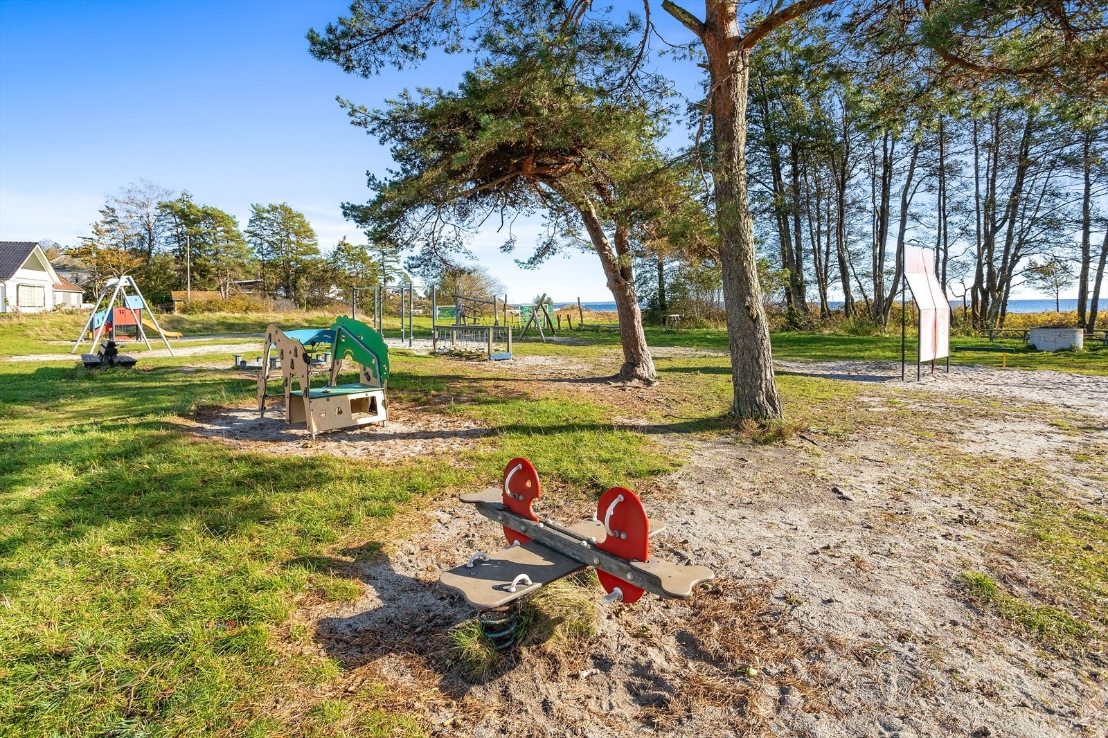 Hyggelig opparberidet område ved Skallevoldstranden Galleribilde