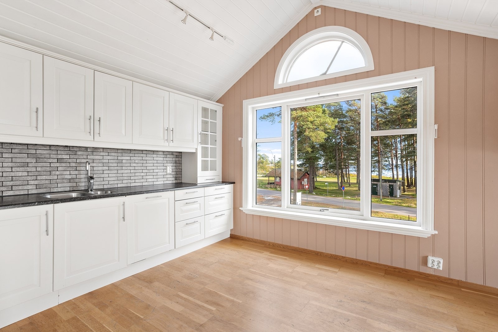 Stuekjøkken leilighet 2. etg. Galleribilde