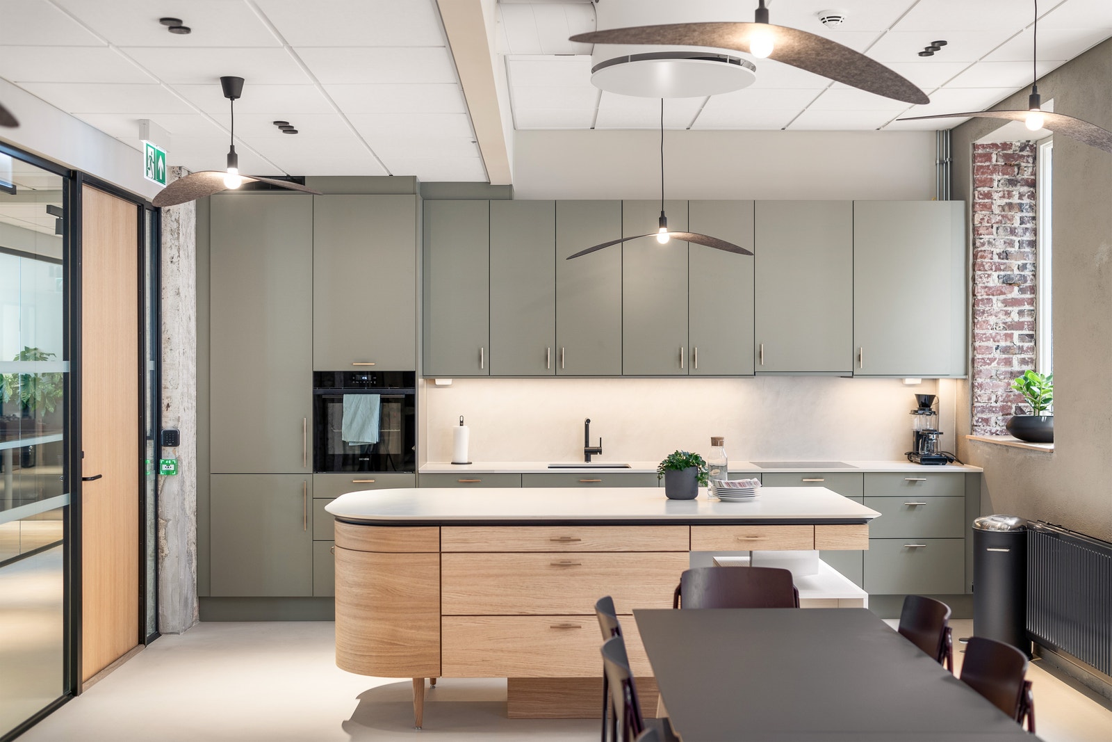 Kjøkken med spiseplass Galleribilde