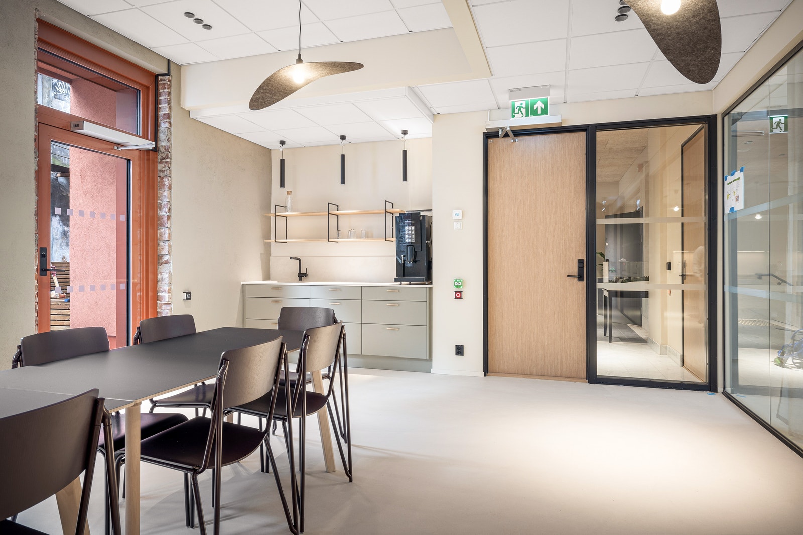 Utgang til uteområde fra kjøkkenet Galleribilde