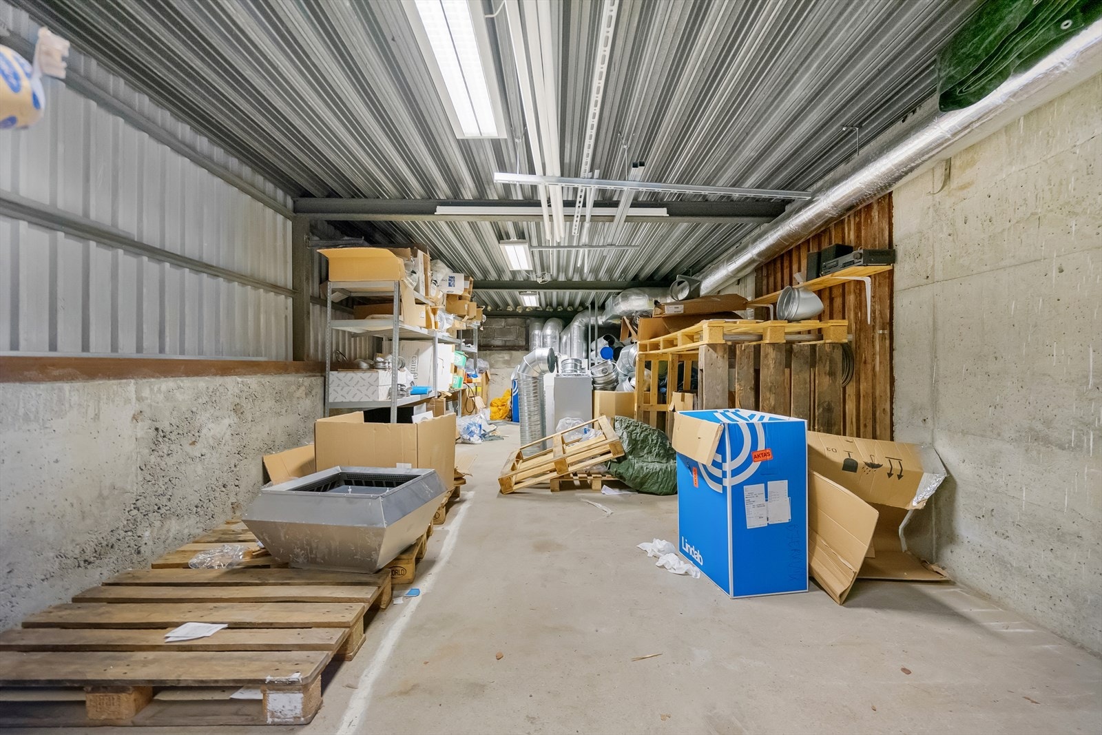 Garasje/Lager tilhørende kontorlokalet Galleribilde