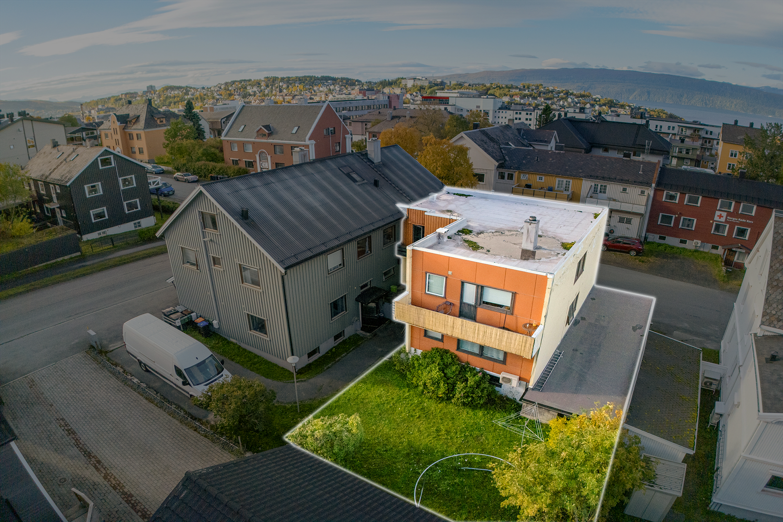 Eiendom med flere utleiedeler og kontor-/lagerlokale sentralt på Oscarsborg i Narvik Galleribilde