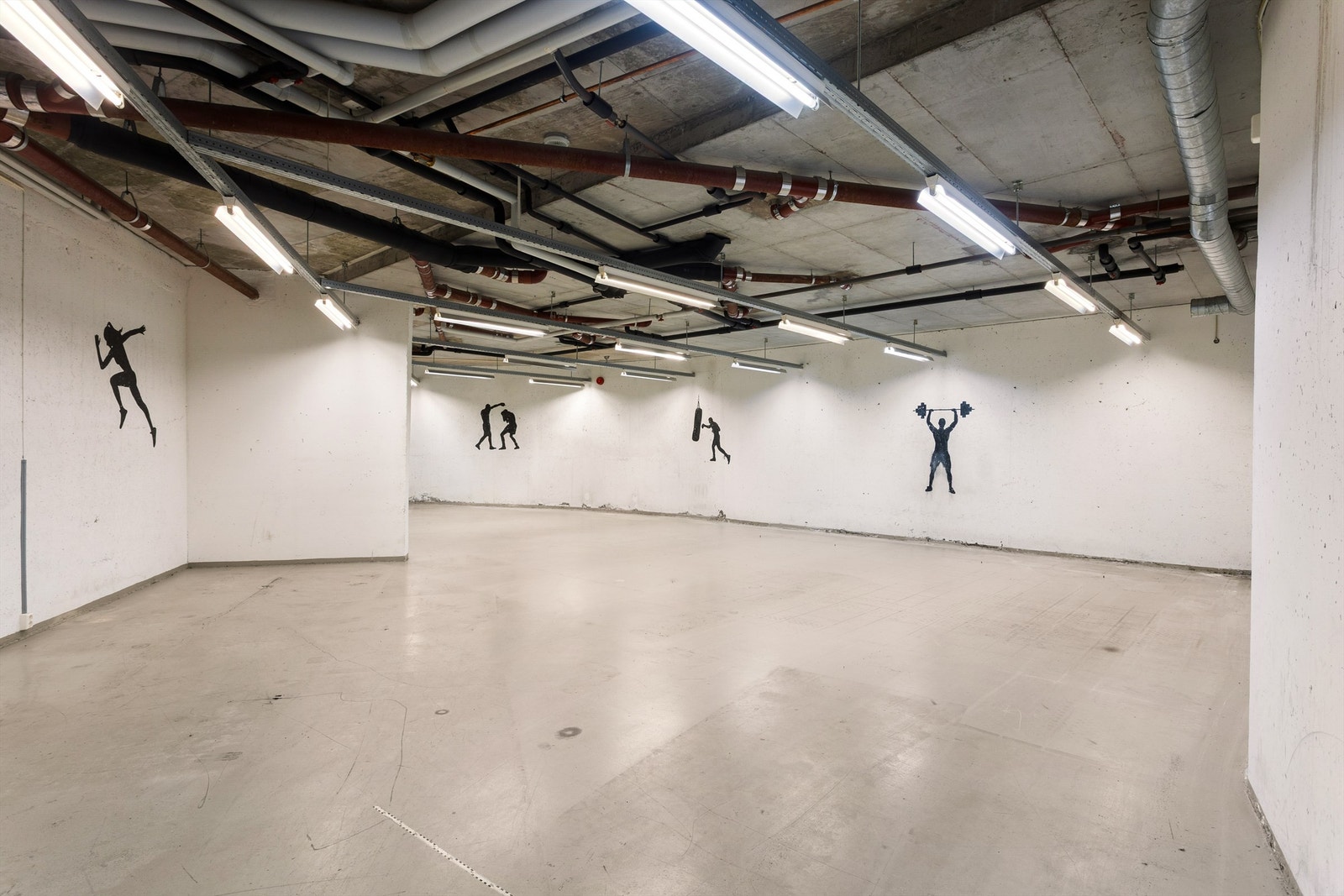 Lokalene kan innredes og tilpasses iht. leietakers ønsker og behov. Tidligere brukt til treningsrom. Galleribilde