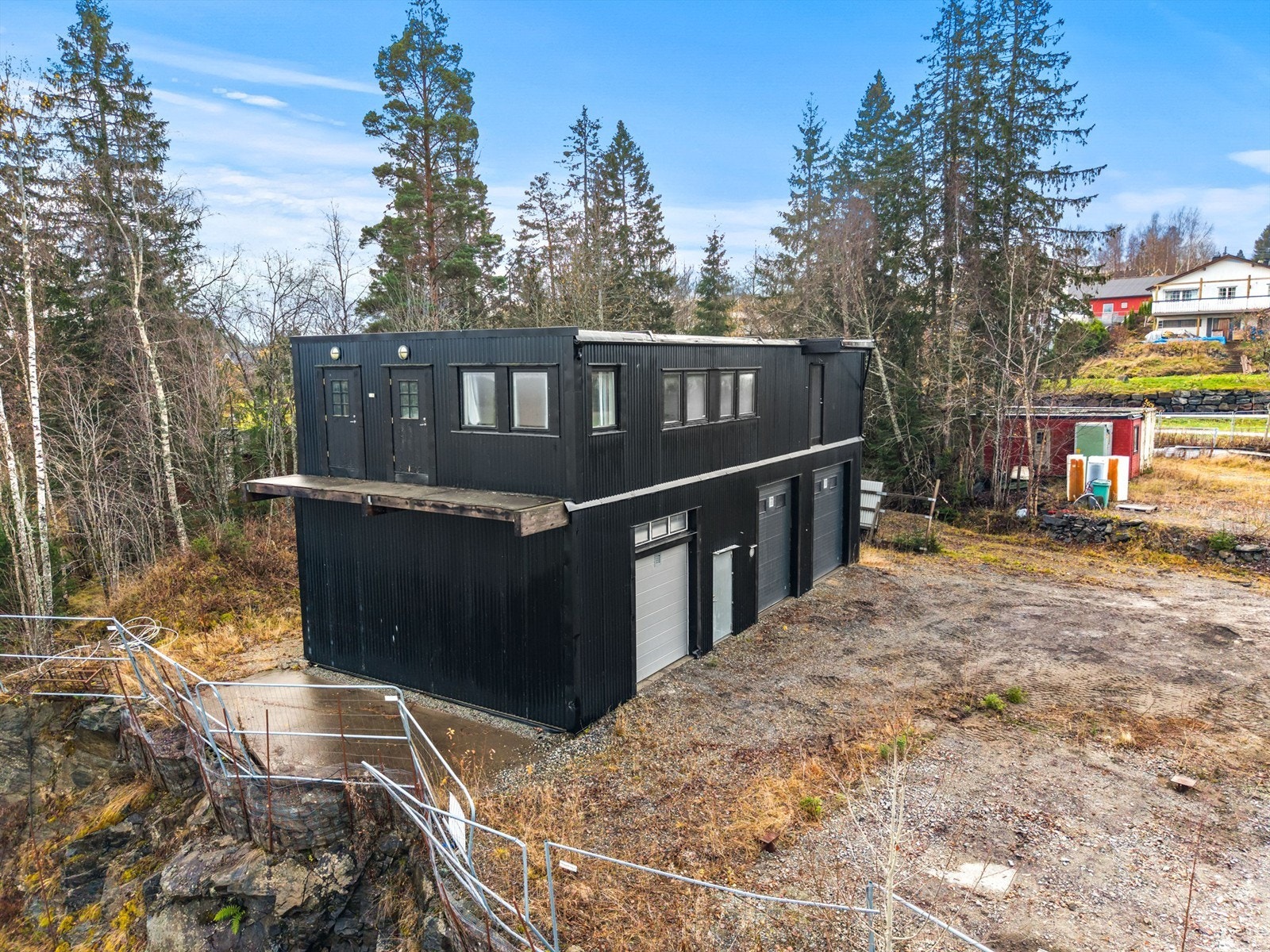 Det er pålegg fra kommunen om å fjerne 2 etasje. Galleribilde