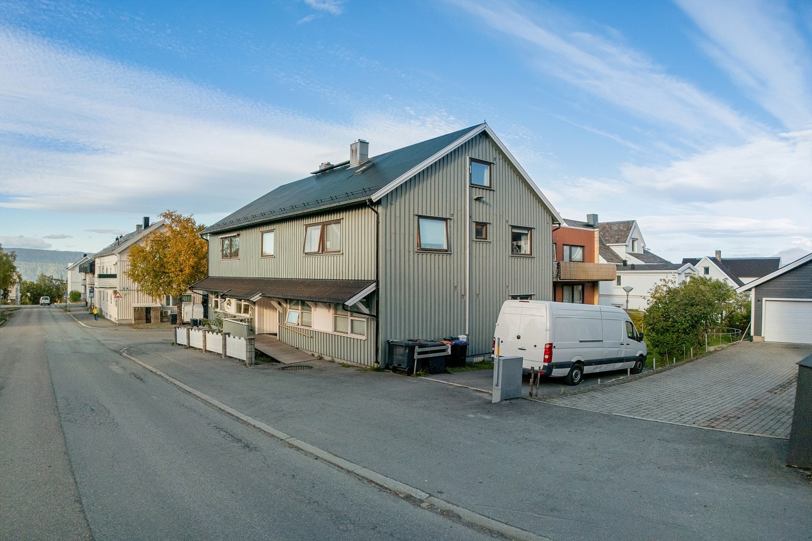 Flermannsbolig med flere utleiedeler med sentral beliggenhet på Oscarsborg i Narvik Galleribilde