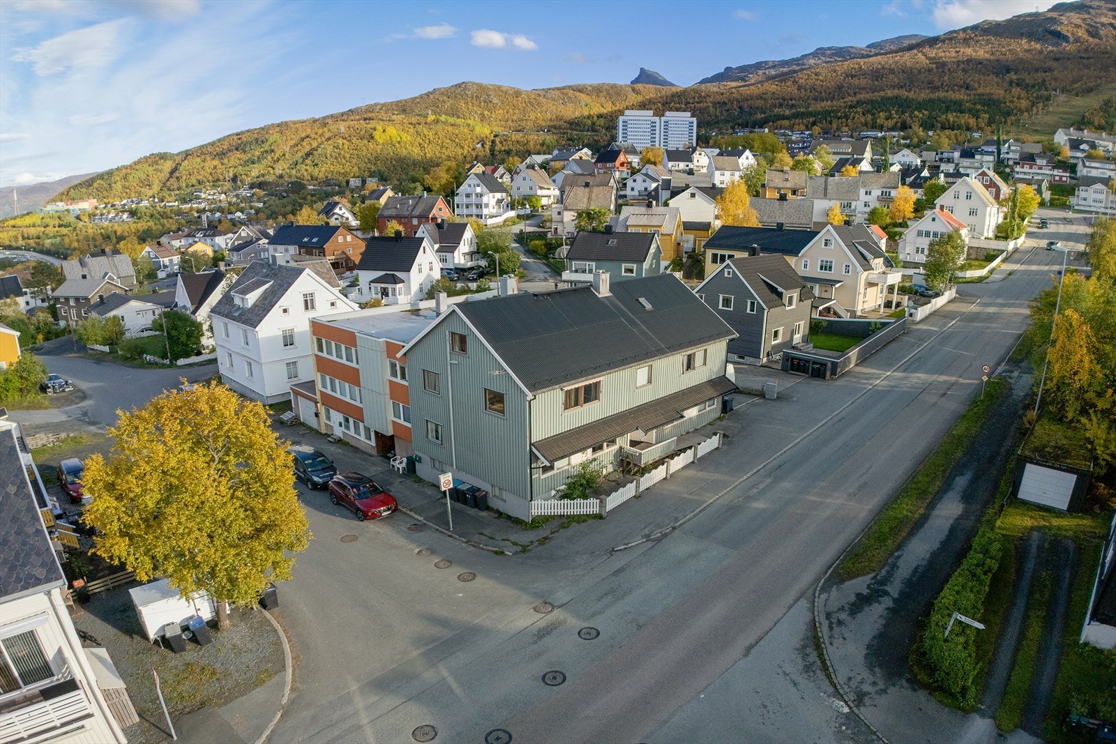 Flermannsbolig med flere utleiedeler med sentral beliggenhet på Oscarsborg i Narvik Galleribilde