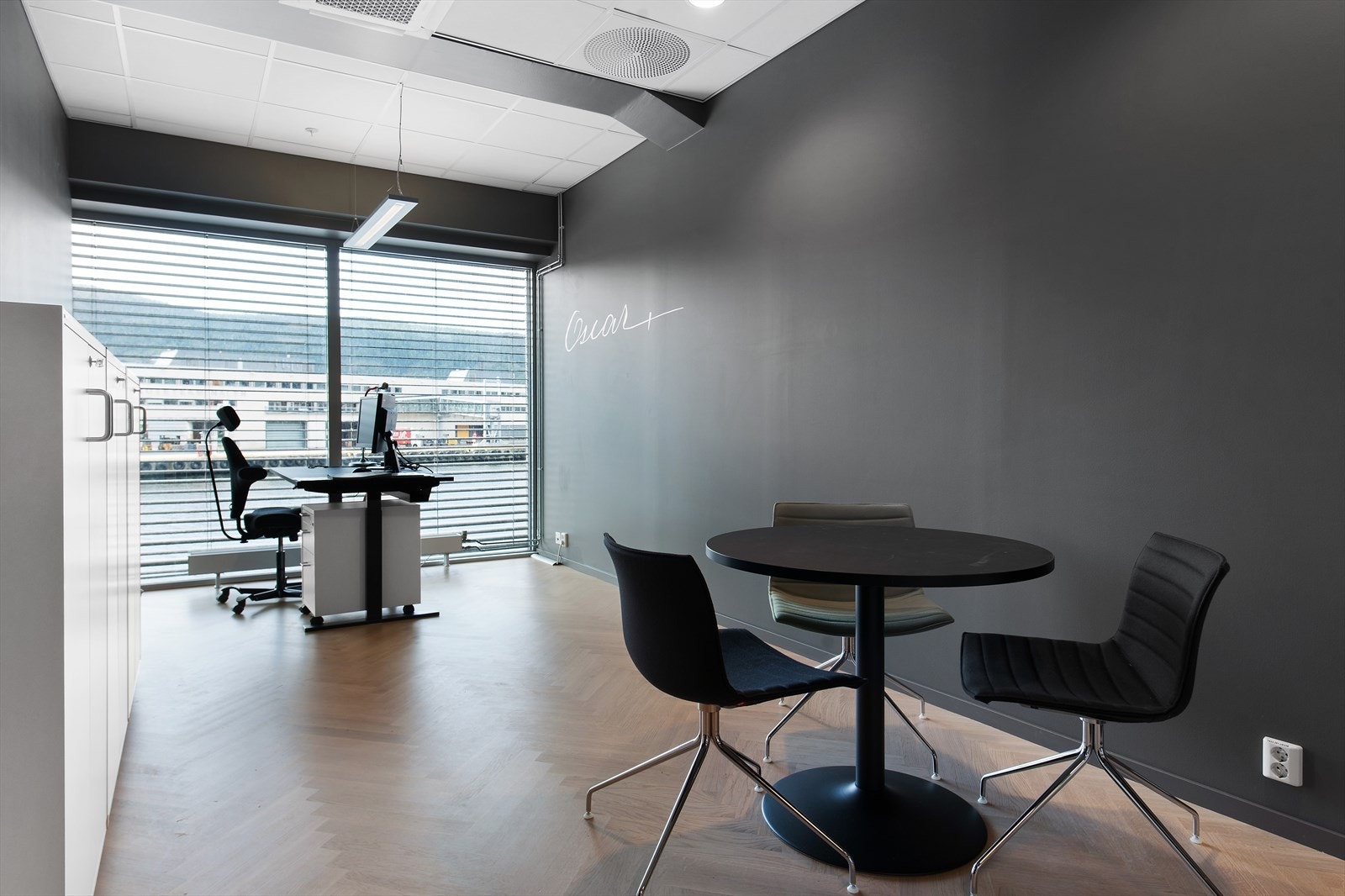 Bilder fra cellekontor i ledige lokale i 2.etg. BTA 554 m².