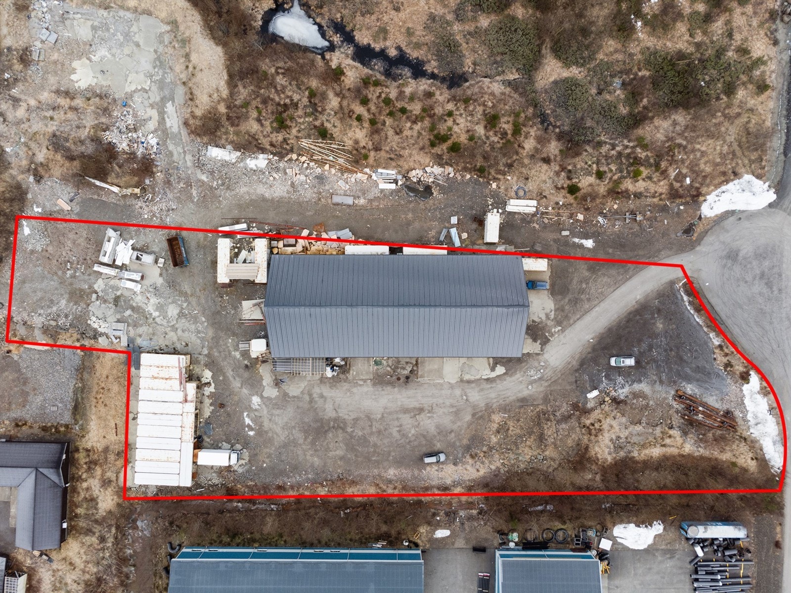 Ca tomtegrenser illustrert på tidligere dronefoto Galleribilde