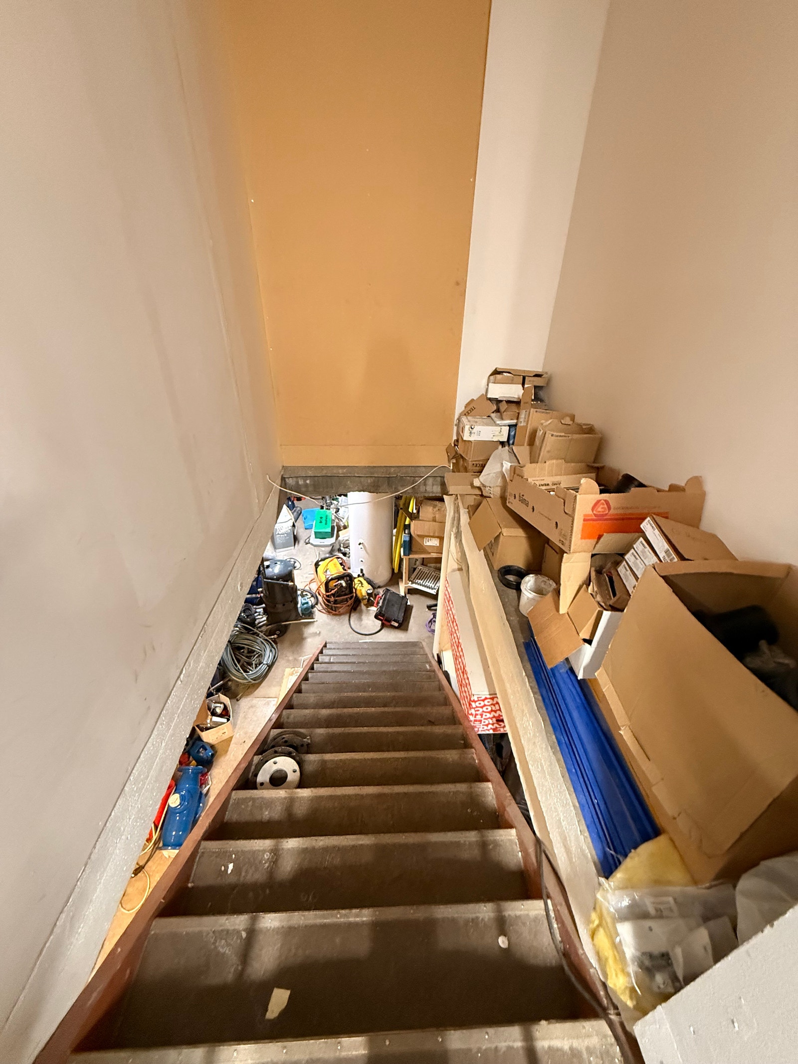 trapp ned til kjeller Galleribilde