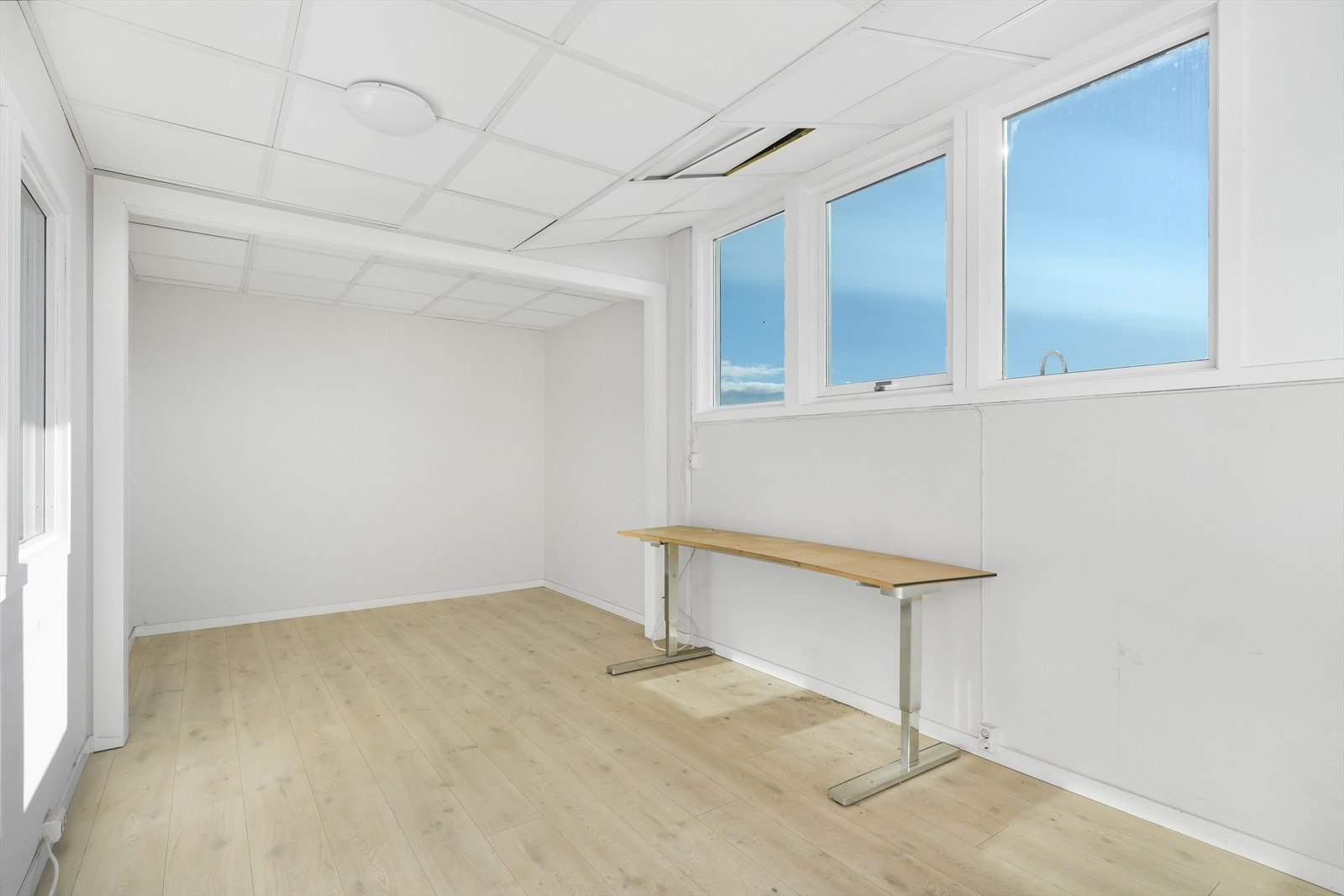 Kjøkken på mesanintilknyttet lager-/produksjonslokaler 1A. Galleribilde