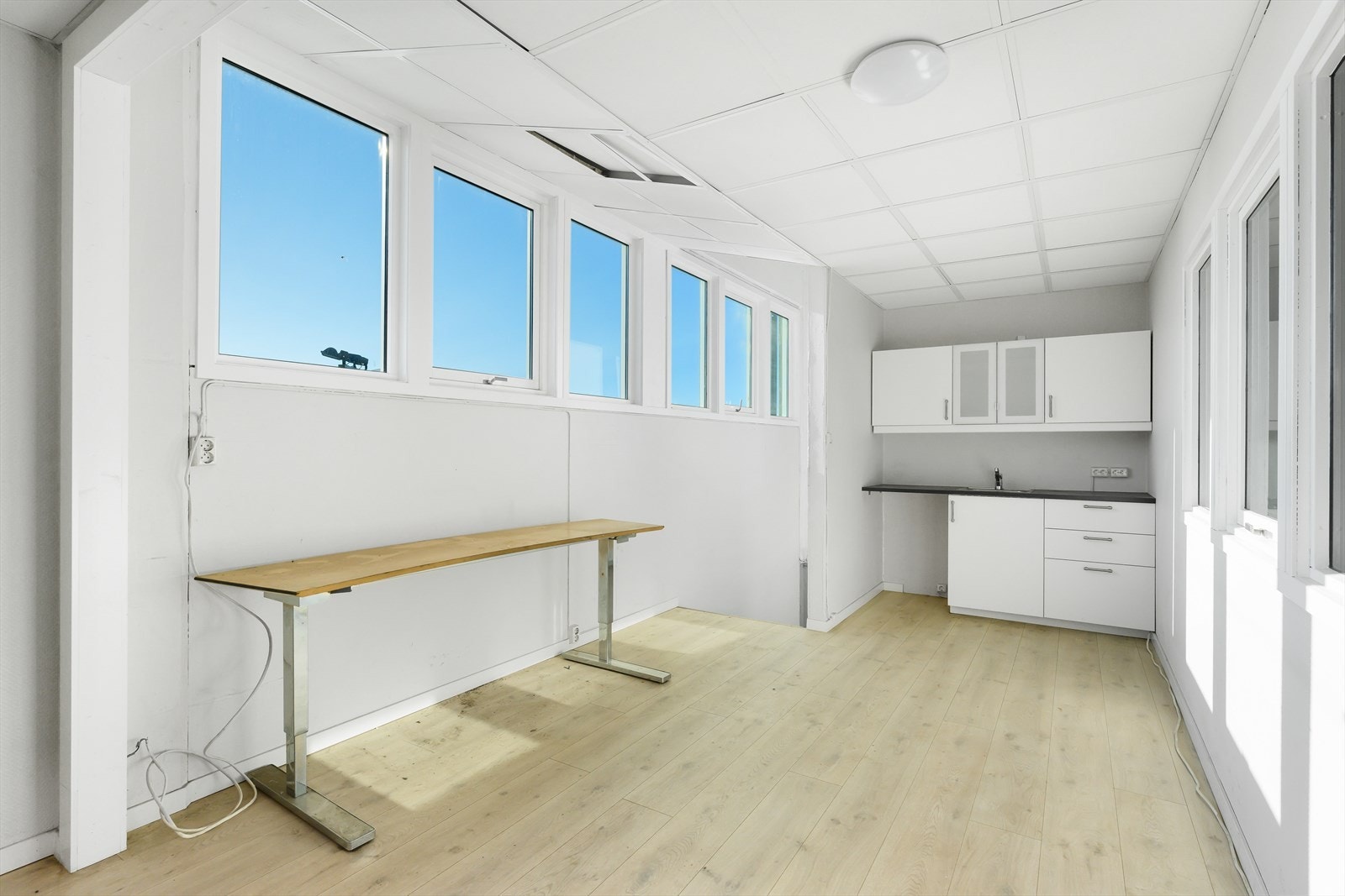 Kjøkken på mesanintilknyttet lager-/produksjonslokaler 1A. Galleribilde