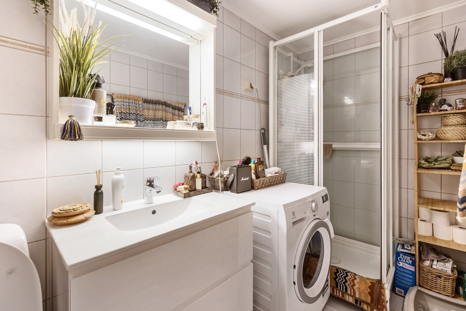 Alle badene i leilighetene er flislagte og utstyrt med varmekabler. Galleribilde