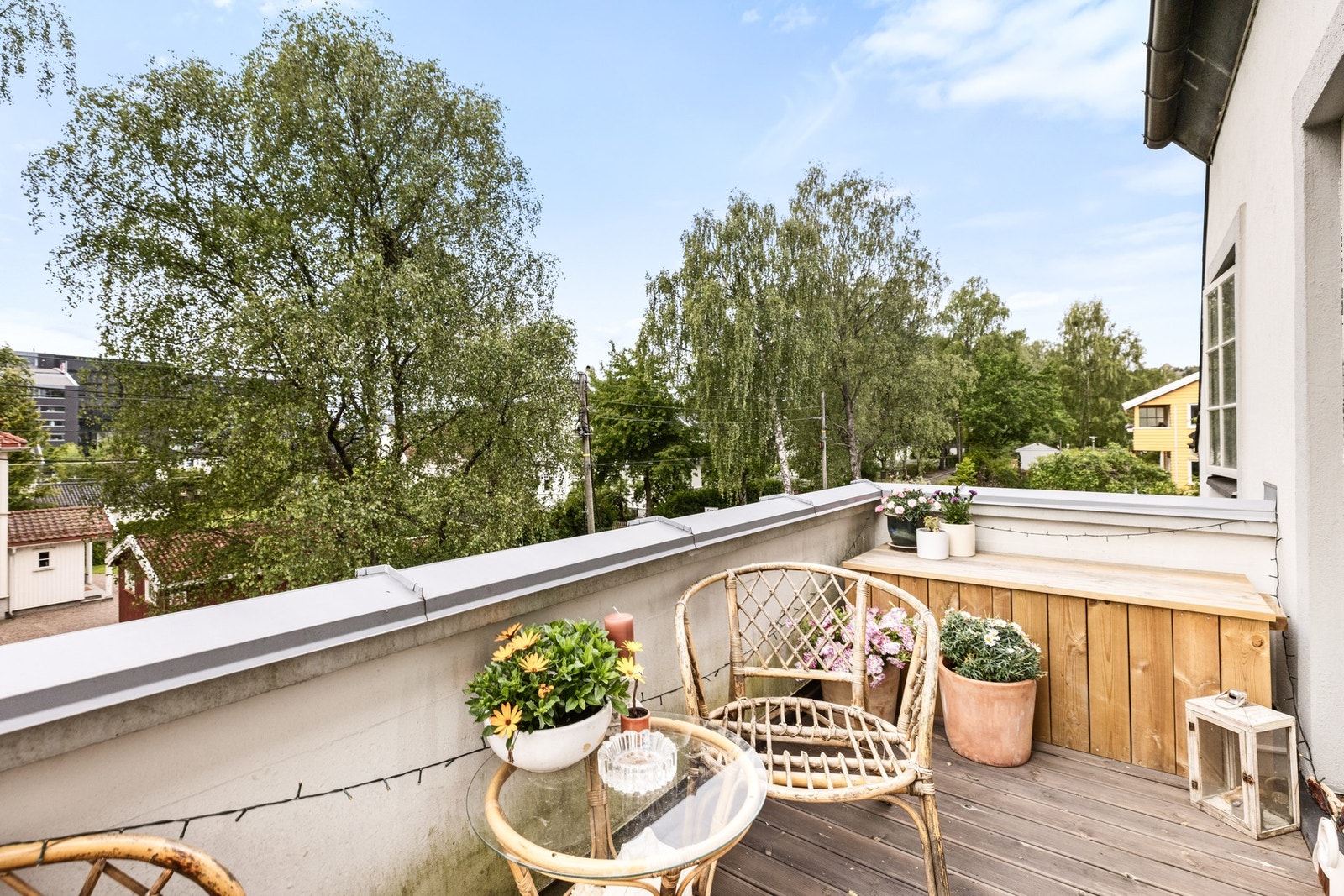 Uteplassene innbyr til både stille stunder og lange, sosiale kvelder. Galleribilde